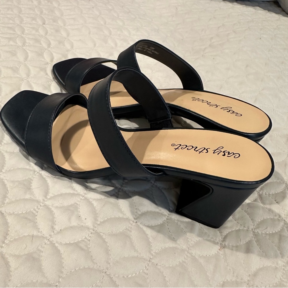 Easy Street clovelle navy block heel sandals